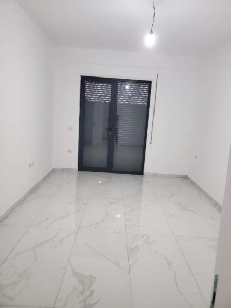 Tirane, jepet me qera apartament 2+1+BLK Kati 2, 118 m² 500 Euro (Rruga Teodor Keko)
