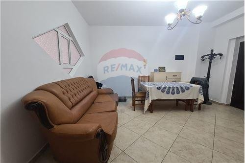 Tirane, jepet me qera apartament 2+1 80 m² 550 Euro (7 xhuxhat)