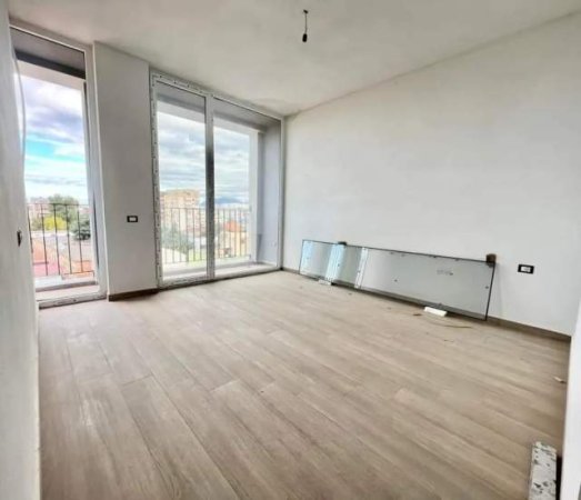 Tirane, shitet apartament 2+1 Kati 5, 130 m² 190.000 Euro (Rruga Riza Cerova, prane Gjimnazit Partizani)