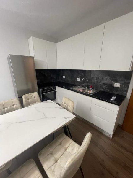 Tirane, jepet me qera apartament 2+1+BLK Kati 2, 92 m² 650 Euro (Rruga Bogdaneve)