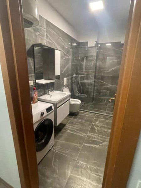 Tirane, jepet me qera apartament 2+1+BLK Kati 2, 90 m² 650 Euro (RRUGA E BOGDANEVE)