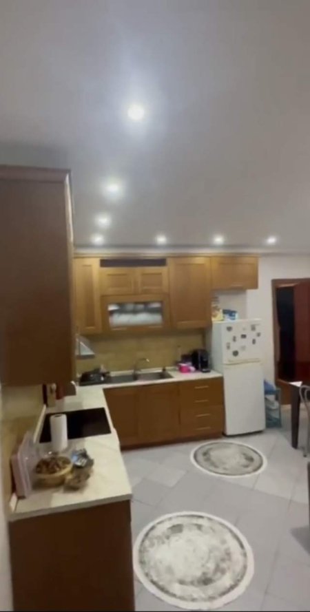 Tirane, jap me qera apartament 2+1 Kati 4, 85 m² 450 Euro