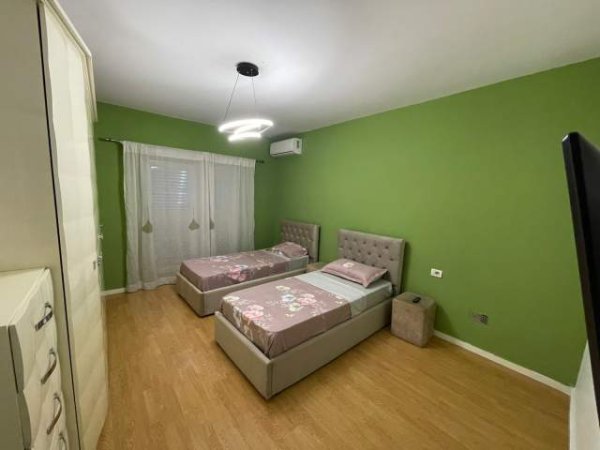 jepet me qera apartament 3+1+A+BLK Kati 1, 201 m² 900 Euro (Komuna Parisit)