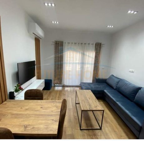 Tirane, jepet me qera apartament 2+1 Kati 12, 90 m² 750 Euro (Komuna Parisit)
