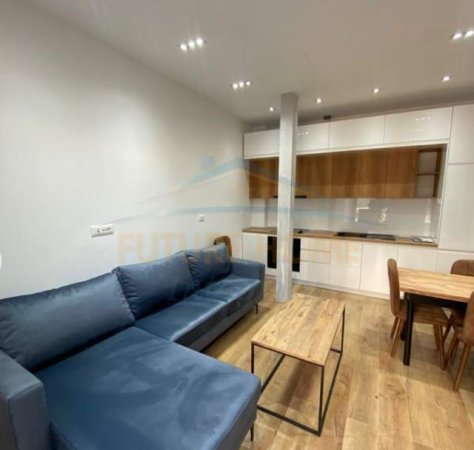 Tirane, jepet me qera apartament 2+1 Kati 12, 90 m² 750 Euro (Komuna Parisit)