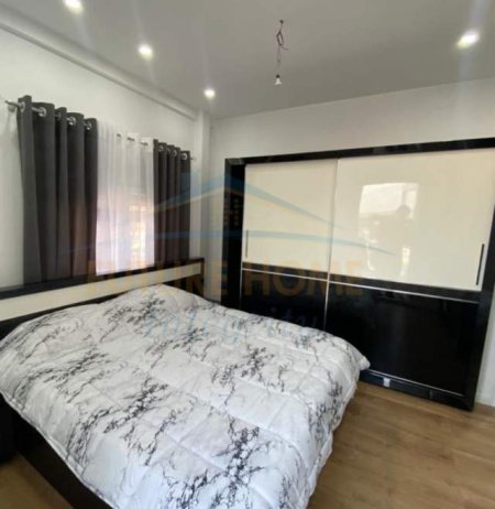 Tirane, jepet me qera apartament 2+1 Kati 12, 90 m² 750 Euro (Komuna Parisit)