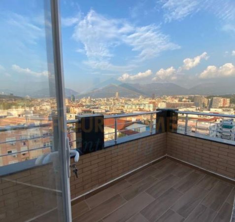 Tirane, jepet me qera apartament 2+1 Kati 12, 90 m² 750 Euro (Komuna Parisit)