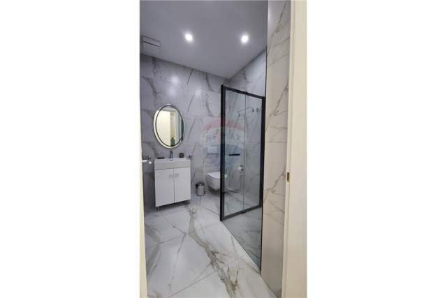 Tirane, jepet me qera apartament 2+1+BLK Kati 6, 125 m² 1.000 Euro