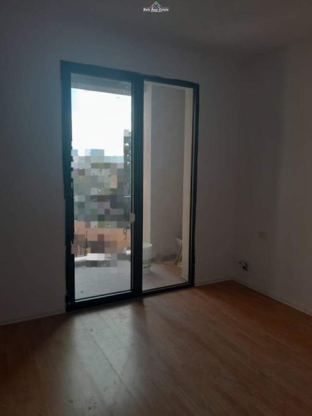 Tirane, jepet me qera zyre Kati 1, 68 m² 500 Euro (asl)