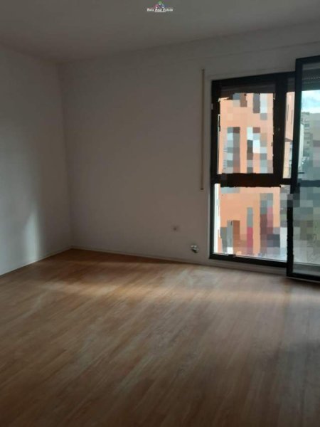 Tirane, jepet me qera zyre Kati 1, 68 m² 500 Euro (asl)