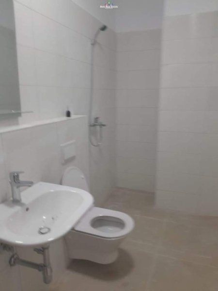 Tirane, jepet me qera zyre Kati 1, 68 m² 500 Euro (asl)