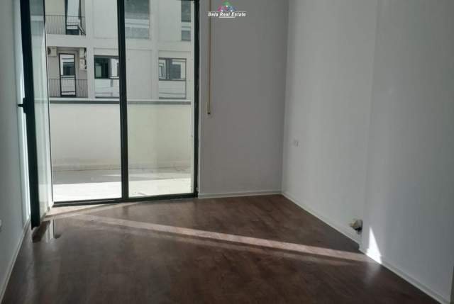 Tirane, jepet me qera zyre Kati 1, 120 m² 600 Euro (Kongresi i Manastirit)