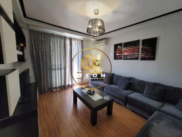 Tirane, jepet me qera apartament 2+1 Kati 4, 88 m² 800 Euro (ISH BLLOKU)