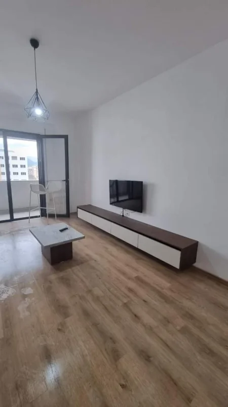Tirane, jepet me qera apartament 1+1+BLK Kati 9, 80 m² 450 Euro (Green City)