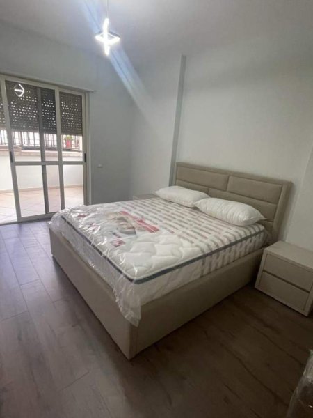 Tirane, jepet me qera apartament 2+1+BLK Kati 2, 92 m² 650 Euro (Rruga Bogdaneve)