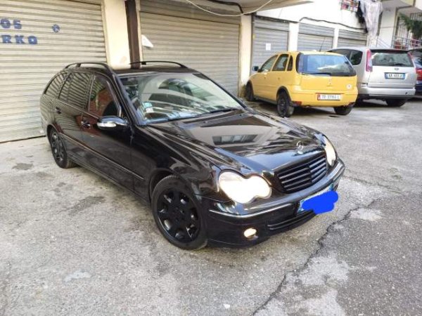 Tirane, shitet makine Mercedes-Benz C class Viti 2005, 4.000 Euro