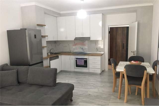 Tirane, jepet me qera 2+1 Kati 2, 86 m² 500 Euro (Medreseja)