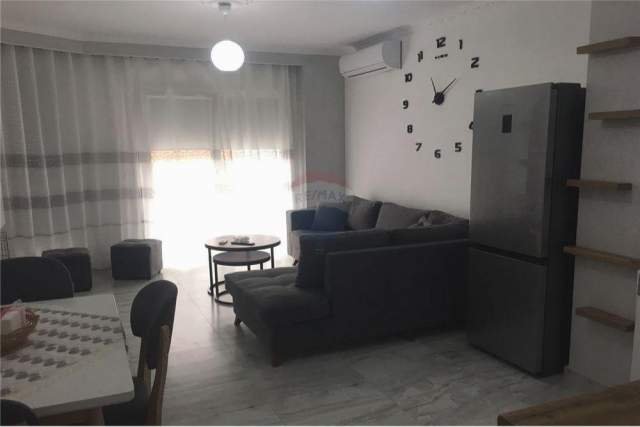 Tirane, jepet me qera 2+1 Kati 2, 86 m² 500 Euro (Medreseja)