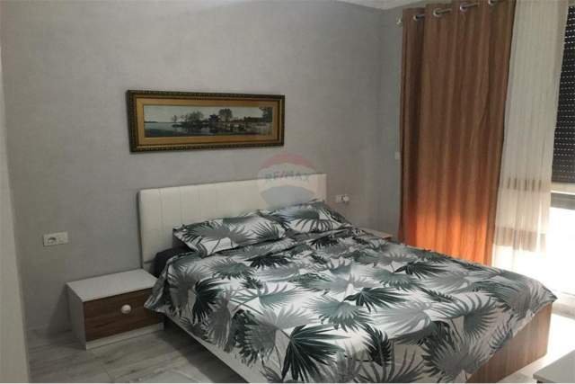 Tirane, jepet me qera 2+1 Kati 2, 86 m² 500 Euro (Medreseja)