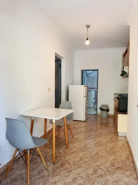 Tirane, jepet me qera apartament 1+1 Kati 0, 65 m² 350 € (Rruga Todi Shkurti)