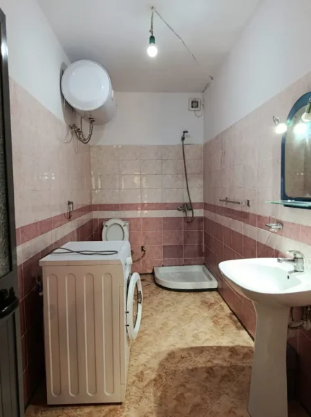 Tirane, jepet me qera apartament 1+1 Kati 0, 65 m² 350 € (Rruga Todi Shkurti)