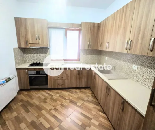 Shkoder, jepet me qera shtepi 3+1 Kati 0, 230 m² (AFER STACIONIT TE TRENIT)