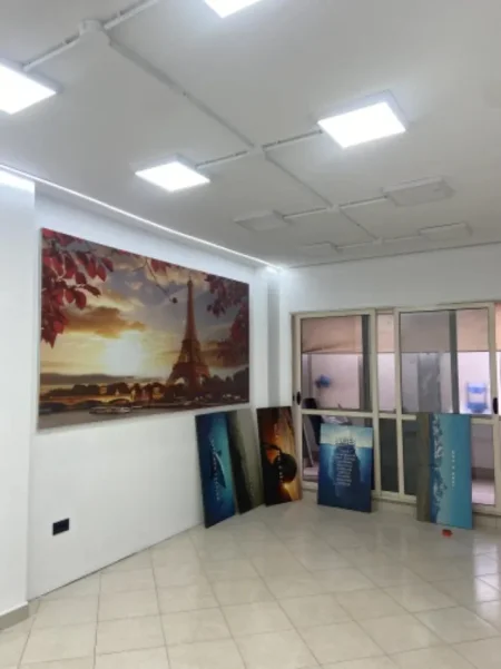 Tirane, jepet me qera ambjent biznesi Kati 3, 76 m² 700 € (Astir)