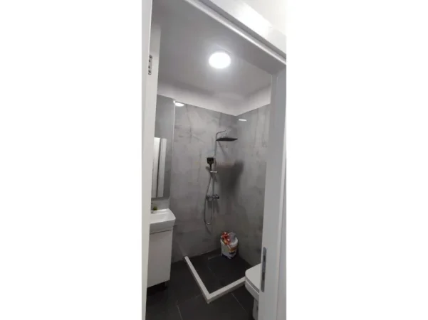 Tirane, jepet me qera garsonier 1+1+Ballkon Kati 4, 36 m² 450 € (Kristal Center)