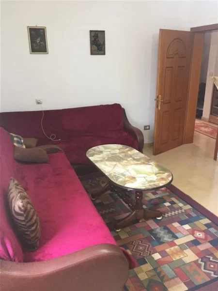 Tirane, jepet me qera shtepi 2+1 Kati 1, 100 m² 350 € (Mbrapa komunes ne babrru ne qender)