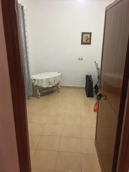 Tirane, jepet me qera shtepi 2+1 Kati 1, 100 m² 350 € (Mbrapa komunes ne babrru ne qender)