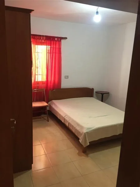 Tirane, jepet me qera shtepi 2+1 Kati 1, 100 m² 350 € (Mbrapa komunes ne babrru ne qender)