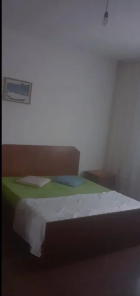 Tirane, jepet me qera apartament 1+1 Kati 1, 60 m² 300 € (Selitë)