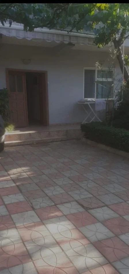 Tirane, jepet me qera apartament 1+1 Kati 1, 60 m² 300 € (Selitë)