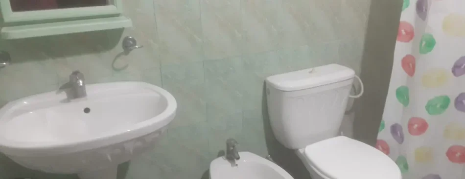 Tirane, jepet me qera apartament 1+1 Kati 1, 60 m² 300 € (Selitë)