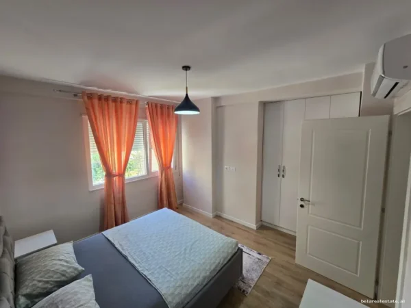Tirane, jepet me qera apartament 1+1 Kati 3, 70 m² 678 € (Petro Nini Luarasi)
