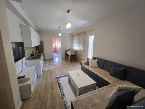 Tirane, jepet me qera apartament 1+1 Kati 3, 70 m² 678 € (Petro Nini Luarasi)