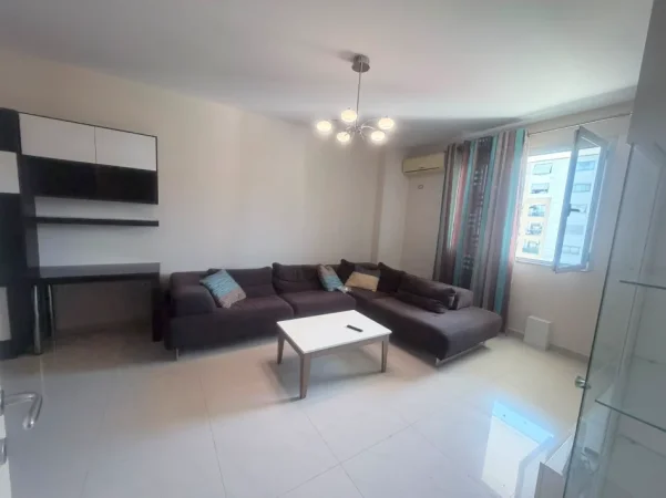 Tirane, jepet me qera apartament 2+1 Kati 4, 80 m² 650 € (Ish stacioni i trenit)