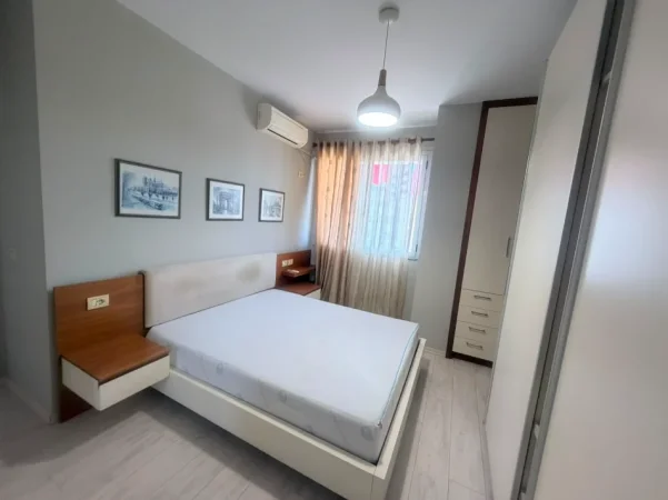 Tirane, jepet me qera apartament 2+1 Kati 4, 80 m² 650 € (Ish stacioni i trenit)