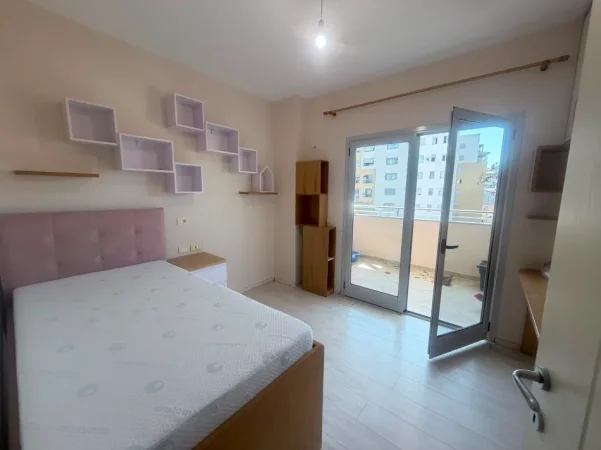 Tirane, jepet me qera apartament 2+1 Kati 4, 80 m² 650 € (Ish stacioni i trenit)