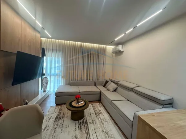 Tirane, jepet me qera apartament 1+1 Kati 6, 50 m² 550 € (Unaza e re)