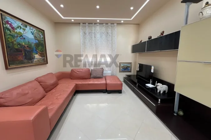 Vlore - Lungomare, jepet me qera apartament+verande | Penthouse 1+1+Ballkon Kati 8, 130 m² 800 € (Lungomare, Vlorë)