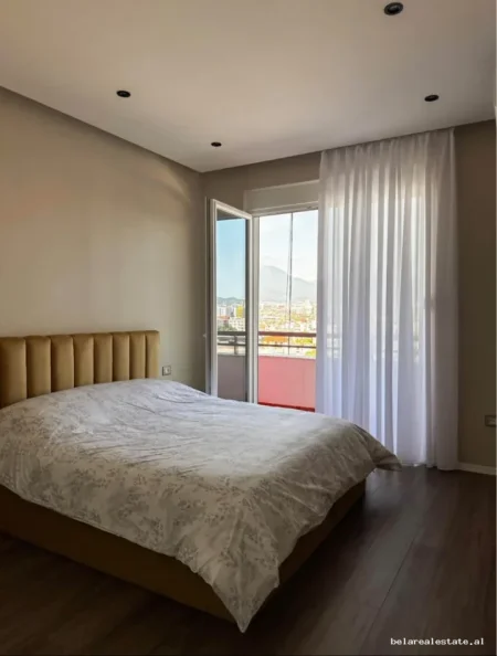 Tirane, jepet me qera apartament 2+1+Ballkon Kati 6, 87 m² 750 € (Casa Italia)