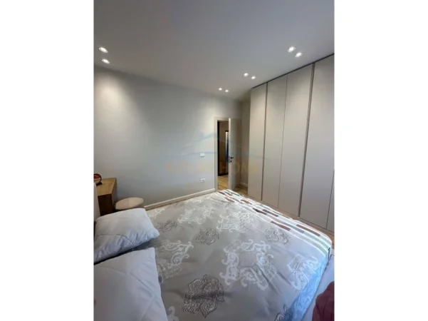 Tirane, jepet me qera apartament 1+1 Kati 7, 50 m² 550 € 
