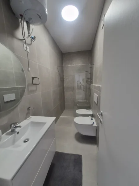 Tirane, jepet me qera apartament 2+1+Ballkon Kati 7, 110 m² 930 € (Shkolla e Baletit)