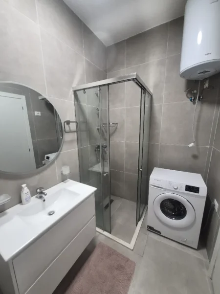 Tirane, jepet me qera apartament 2+1+Ballkon Kati 7, 110 m² 930 € (Shkolla e Baletit)