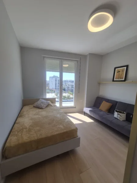 Tirane, jepet me qera apartament 2+1+Ballkon Kati 7, 110 m² 930 € (Shkolla e Baletit)