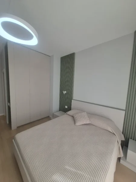 Tirane, jepet me qera apartament 2+1+Ballkon Kati 7, 110 m² 930 € (Shkolla e Baletit)