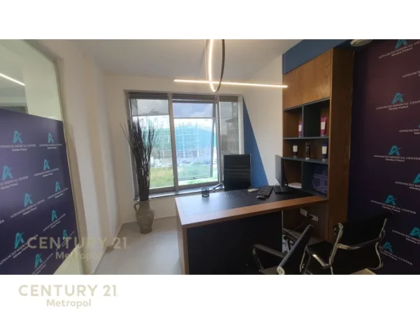 Tirane, jepet me qera ambjent biznesi Kati 3, 80 m² 750 € (PRANE DREJTORISE SE POLICISE)