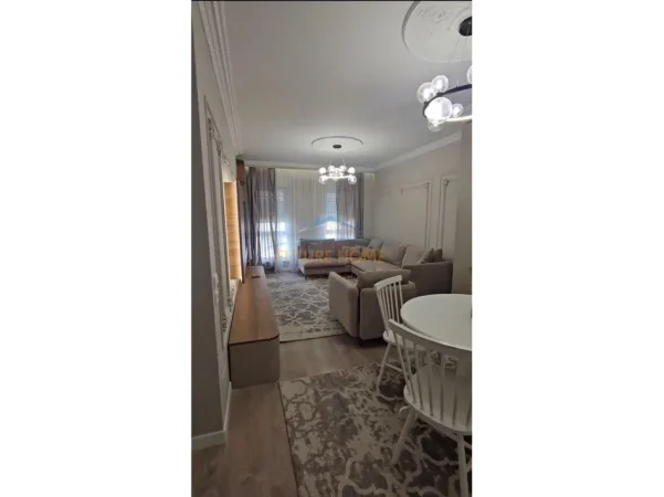 Tirane, jepet me qera apartament 1+1 Kati 5, 68 m² 650 € (KOMPLEKSI KONTAKT , 21 Dhjetori)