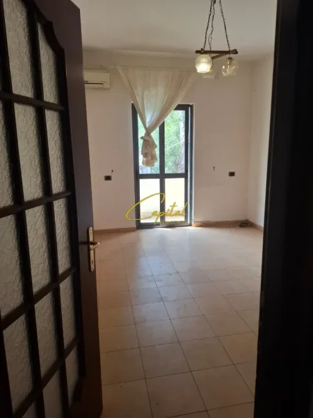 Tirane, shitet apartament 4+1 Kati 2, 116 m² 245.000 € (RRUGA E KAVAJES)